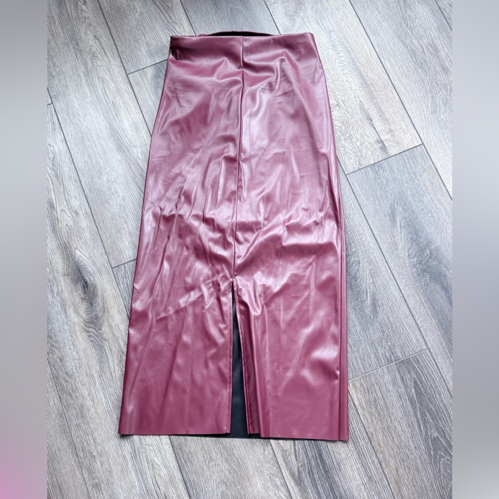Faux Leather Midi Pencil Skirt in Burgundy